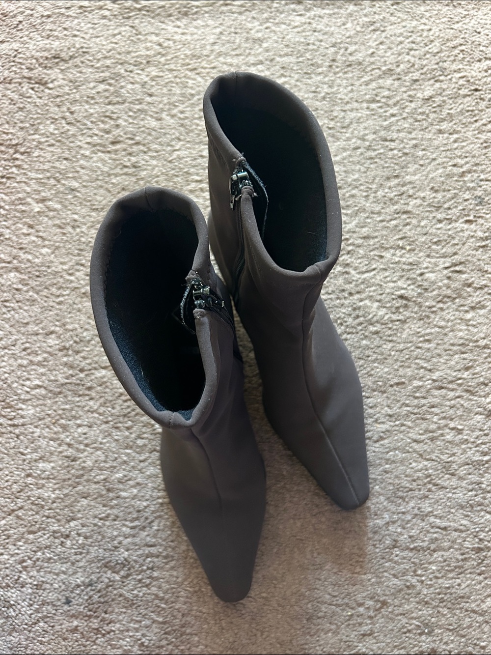 Breathable Waterproof Pointed Toe Gray Ankle Boots with Side Zipper